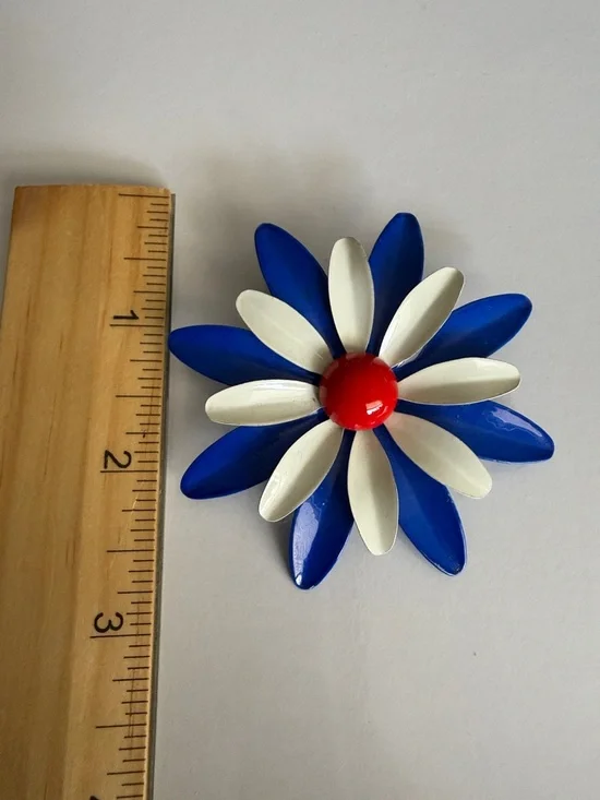 Vintage Blue White and Red Metal Flower Brooch - Picture 6 of 7